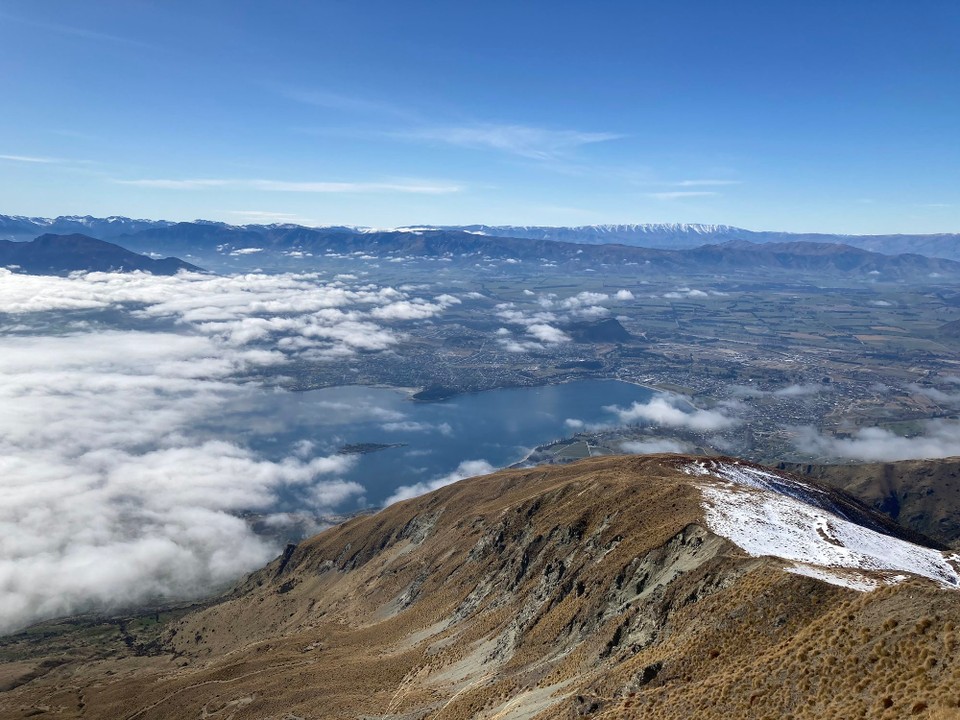 Neuseeland - Wanaka - Die Wolken geben den Blick auf Wanaka frei