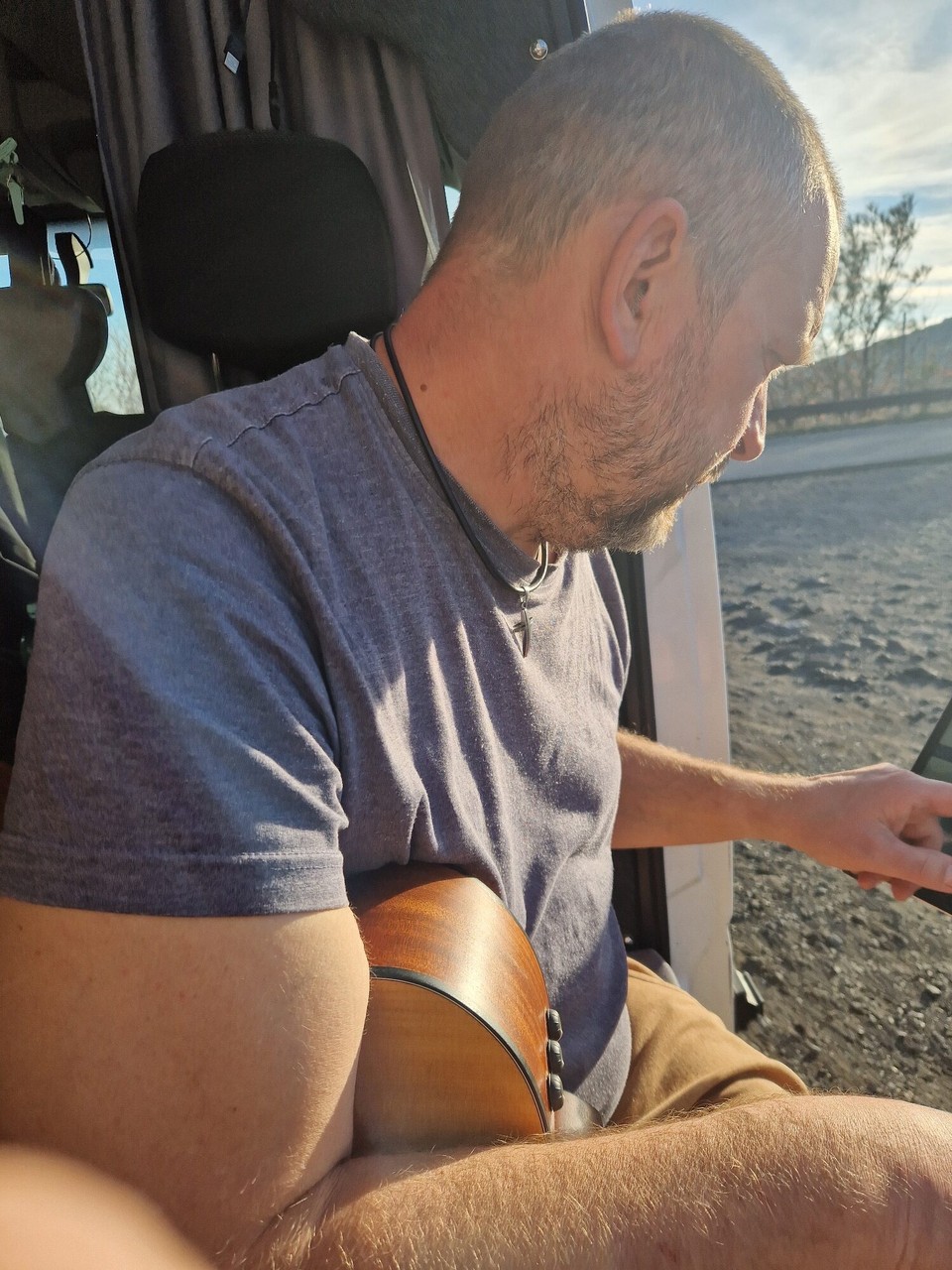 Italien - Zafferana Etnea - Hausmusik auf dem Parkplatz