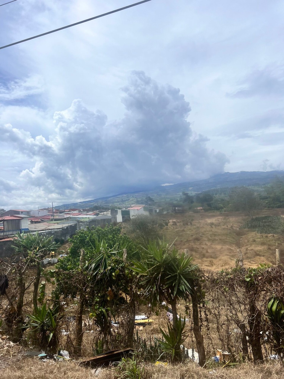 Costa Rica - Talamanca - Am Samstig han ich denn mega Kopfweh becho. De Tourguide het mer Schmerztablette gholt und nacher hani de ganz Tag nur no pennt. Und am Sunntig früeh bini denn nach eme weniger erfolgriiche Weekend wider hei gfahre
