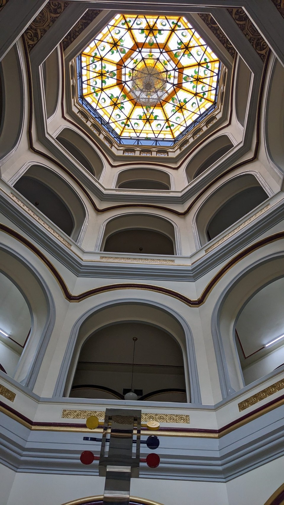 Kolumbien - Medellín - Einst der Palacio nacional, jetzt nur noch eine Shopping Mall für Ramsch