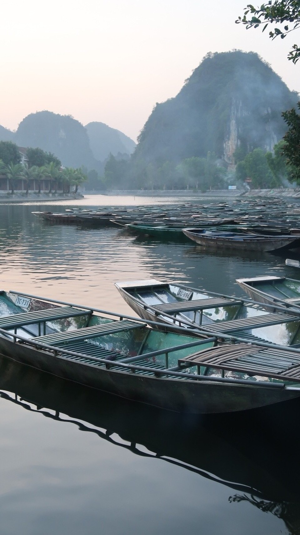 Vietnam - H. Hoa Lư - Angekommen nach 5h Fährt... tolle Aussicht...