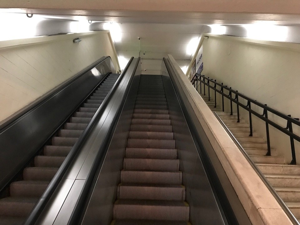 Italien - Siena - Mensch haben wir Glück (diese Rolltreppenlänge kommt noch fünf mal). Den Weg zur Stadt auf dem Berg hätten wir wahrscheinlich zu Fuß zurückgelegt. Tolle Hotelauswahl.