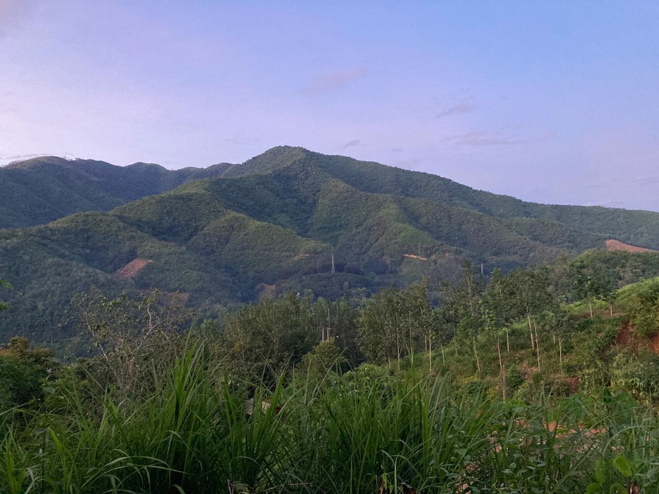 Laos - Muang Khoua - Für mich geht es noch zu einem Aussichtspunkt, ein bisschen den Hügel hoch 😎🥳