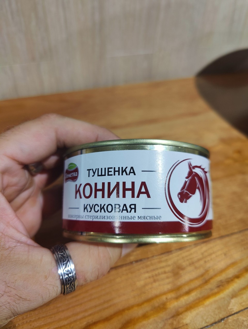 Kasachstan - Internatsional - Pferdesülze aus der Dose. Diese gibt's zum Abendessen