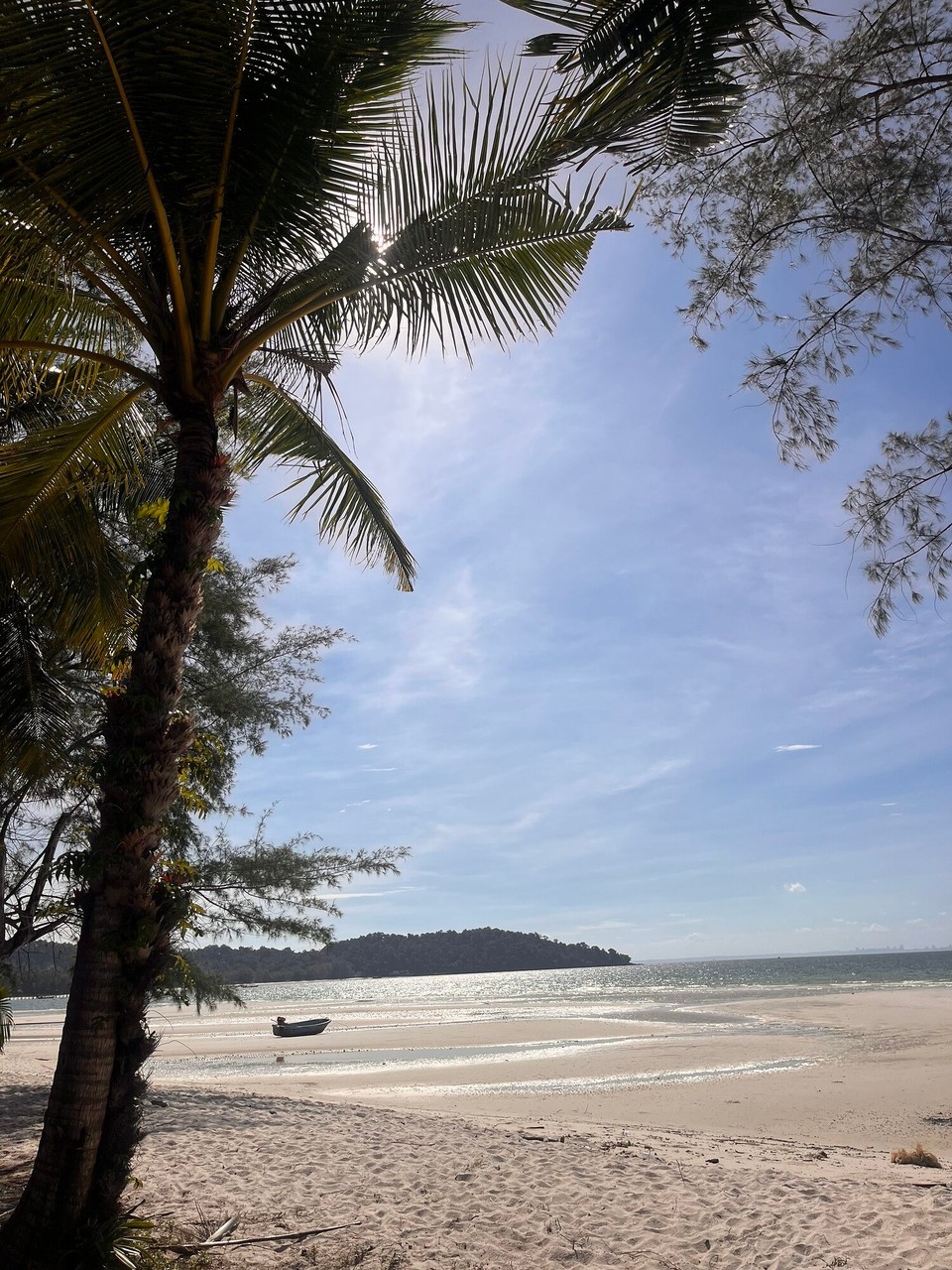 Cambodia - Preah Sihanouk - Out and about on the beach at 8am and I was the only one there, so peaceful 🧘🏻‍♀️
One of my favourite days out here for sure 