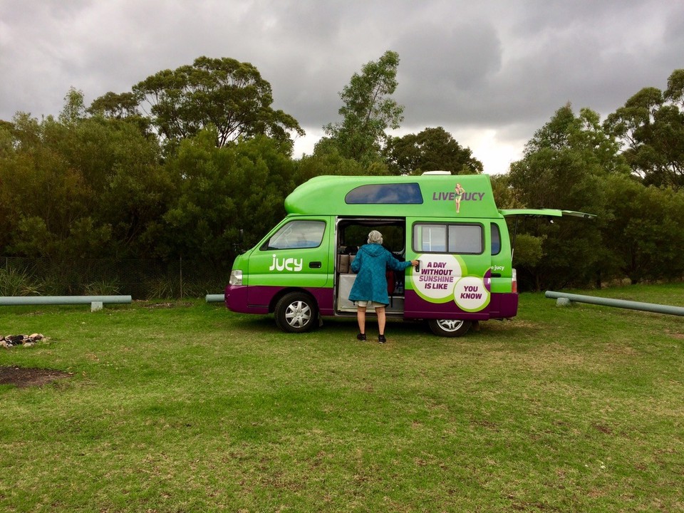 Australien -  - Our ride. Terrible van! Engine is way too small so it really struggles and loses speed on the highways going up hill. So embarrassing because other drives in traffic gets annoyed! I was disappointed. 