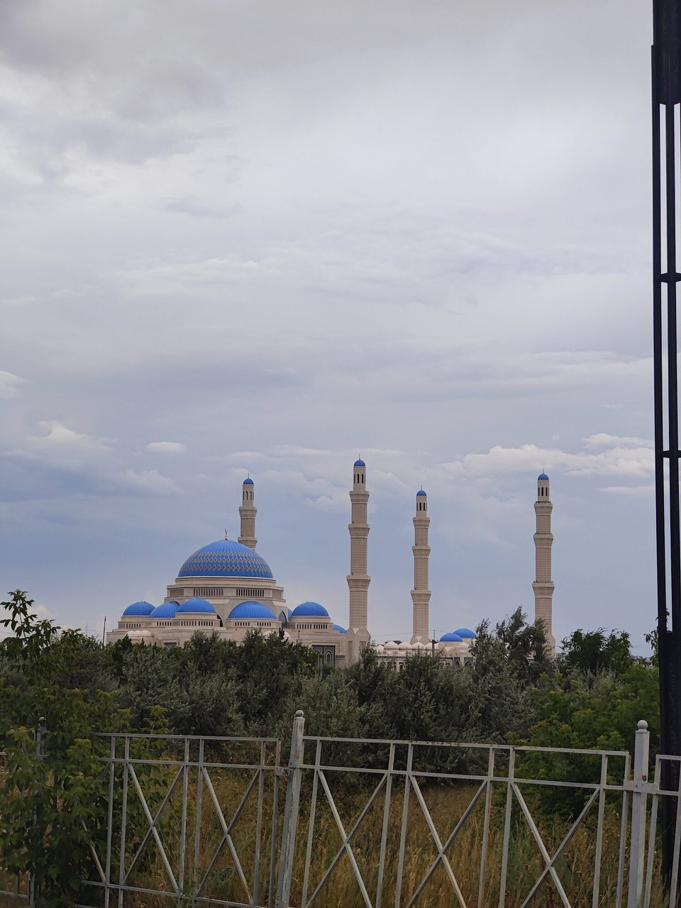 Kasachstan - Astana - Die Moschee vom weiten 