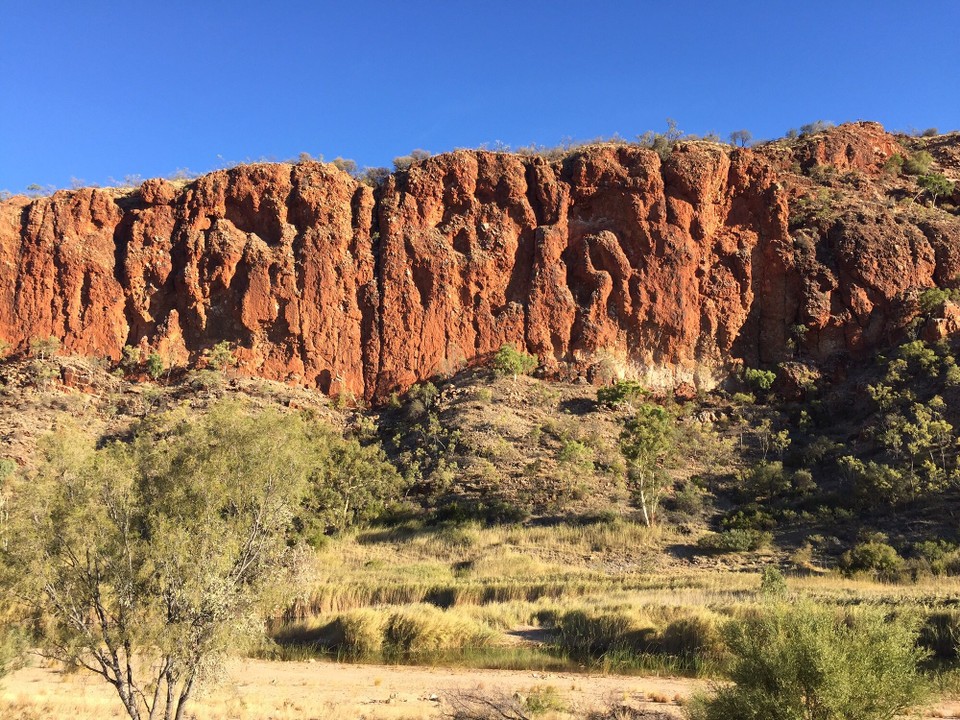 Australien -  - Der Blick aus unserem Zimmer in Glen Helen. 
