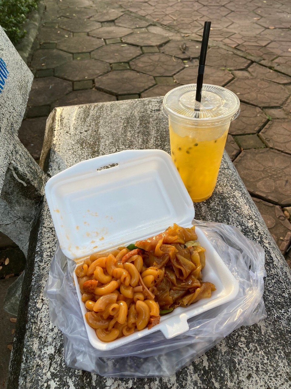 Laos - Vientiane - Bei zu viel Auswahl nehm ich eben zwei Sorten Nudeln 🤪