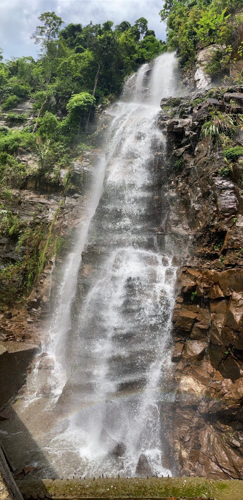 Vietnam - Quan Ba - An der Straße entlang ist noch ein größerer Wasserfall 🤩