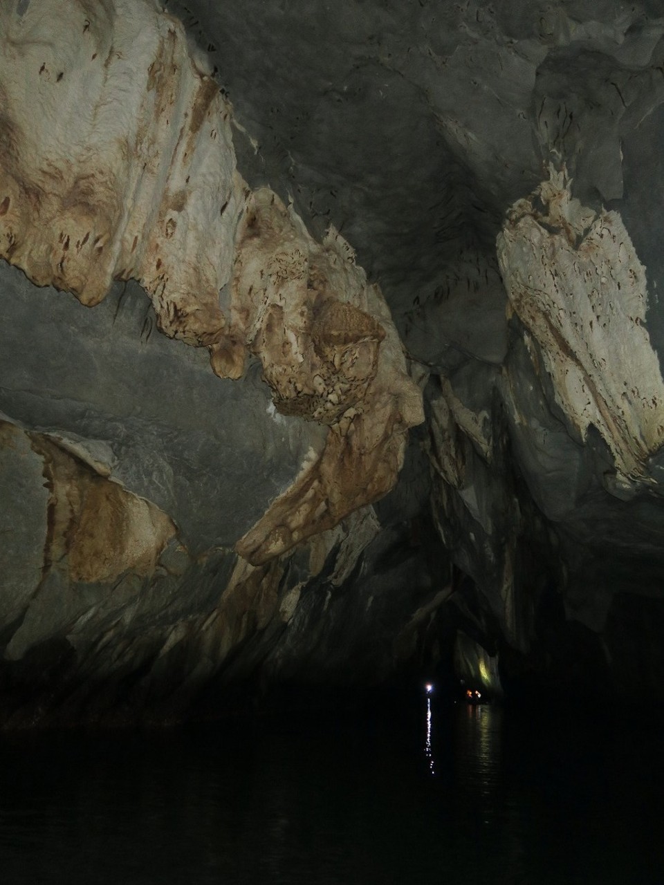 Philippines - Puerto Princesa - La riviere mesure plus de 8 km de long et peut depasser 10m de profondeur