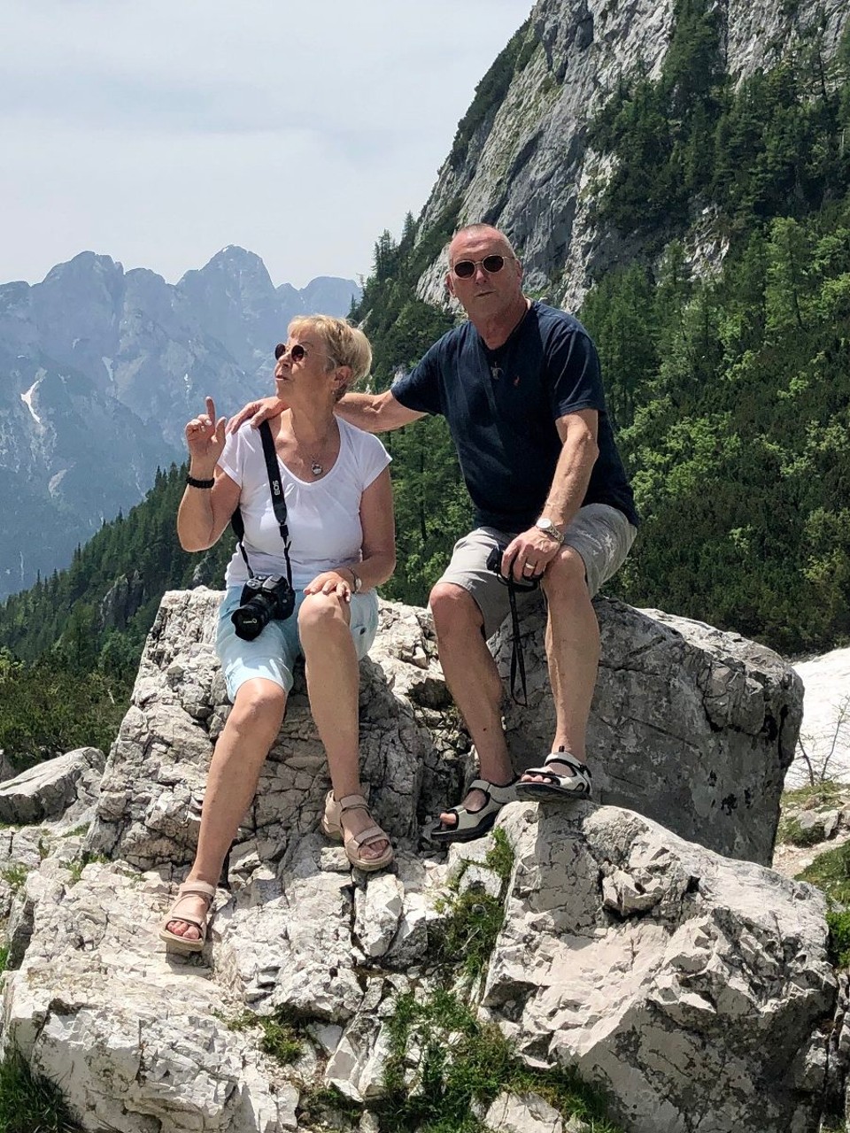 Slowenien - Kranjska Gora - Eingang zur Abfahrt zum Vrsic Pass mit 48 Extremkurven bis ins Tal! Herrlicher Weitblick auf die höchsten Berge von Slowenien 