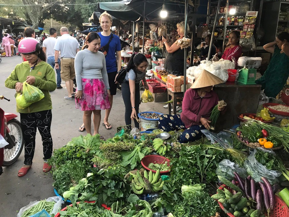 Vietnam - Huế - Auf dem Markt einkaufen mit Lisa & Mimi