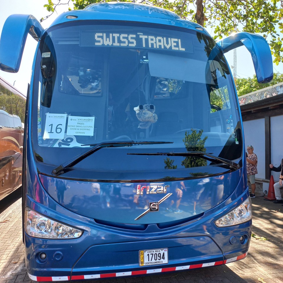 Costa Rica - Puntarenas - Unser topmoderner Bus, sogar mit Toilette.