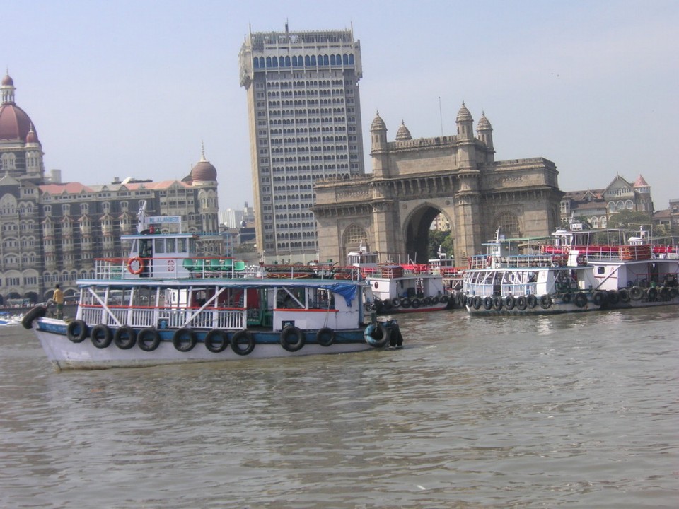 Indien - Mumbai - Hafen mit Gate of India