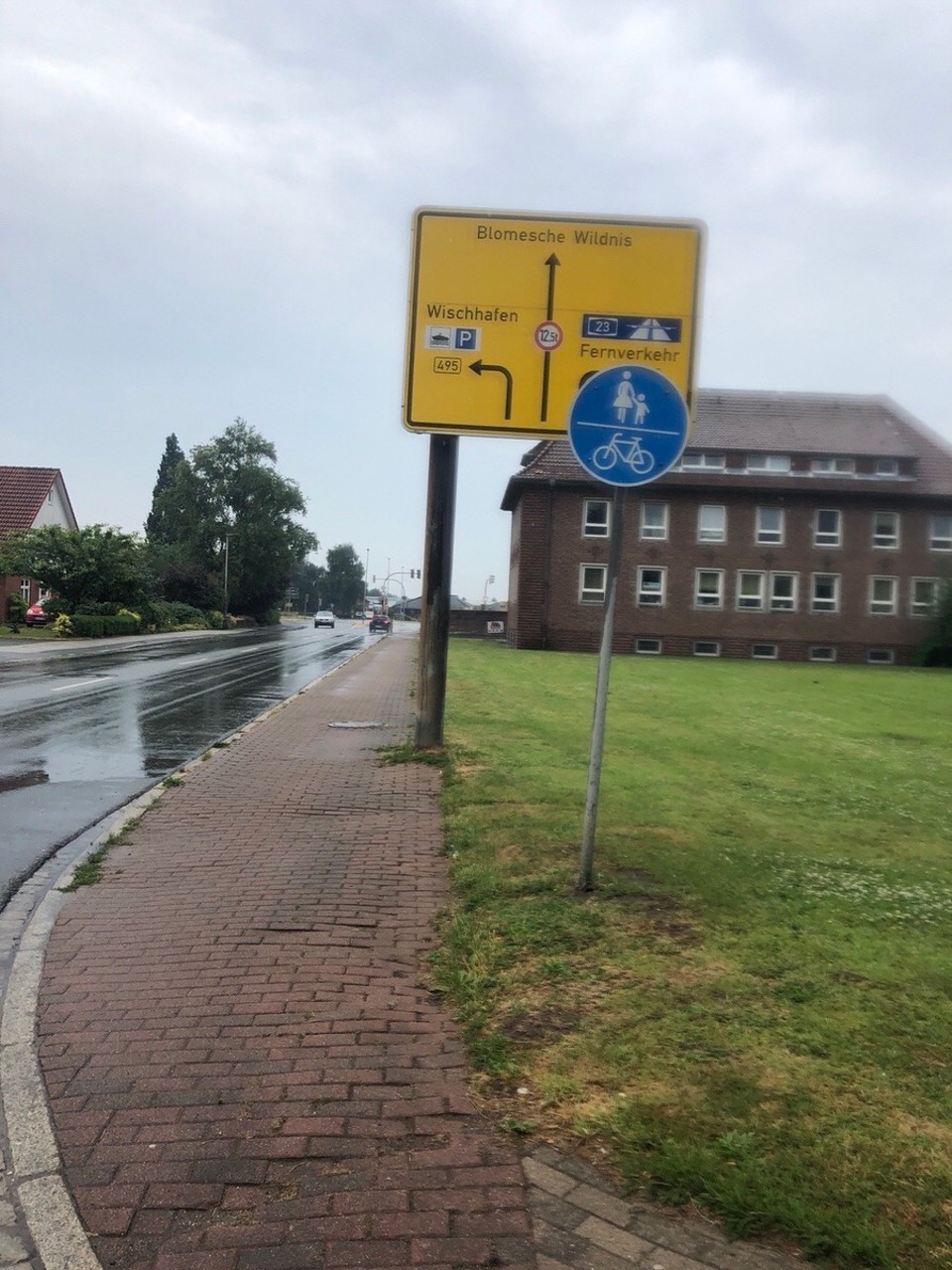 Deutschland - Wilster - Im Regen auf dem Weg in die Wildnis mit AKW 🤔
