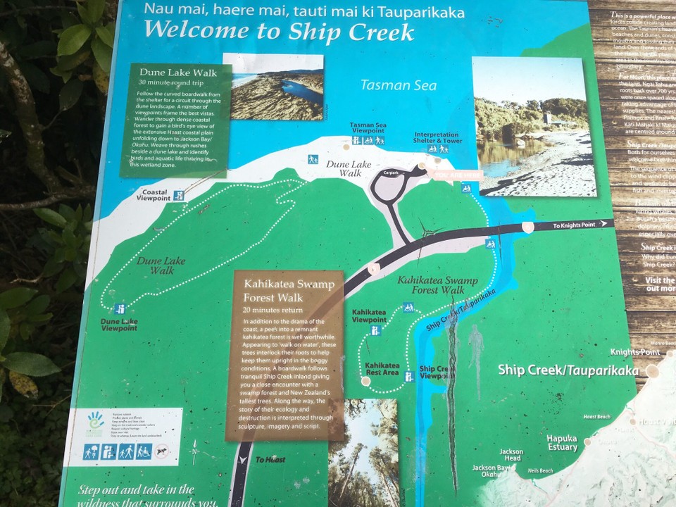 Neuseeland - Haast - Wir halten beim Ship creek Beach lookout und machen eine kurze Wanderung (Dune lake Walk).
Die Sandflies sind zwar da, aber stören nicht weiter.