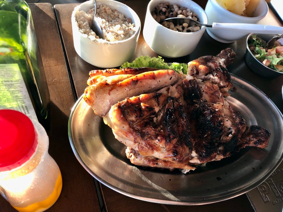 Brasilien - Salvador - Heute mal Hähnchen ist aber eher ein Riesenhahn, aber zager und lecker vom Grill