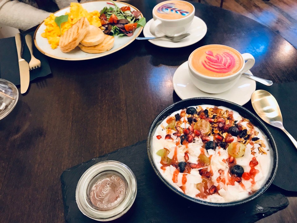 Ungarn - Budapest V. kerület - Start in die neue Woche | Mokka Cukka | Granola | Fruits | yoghurt 