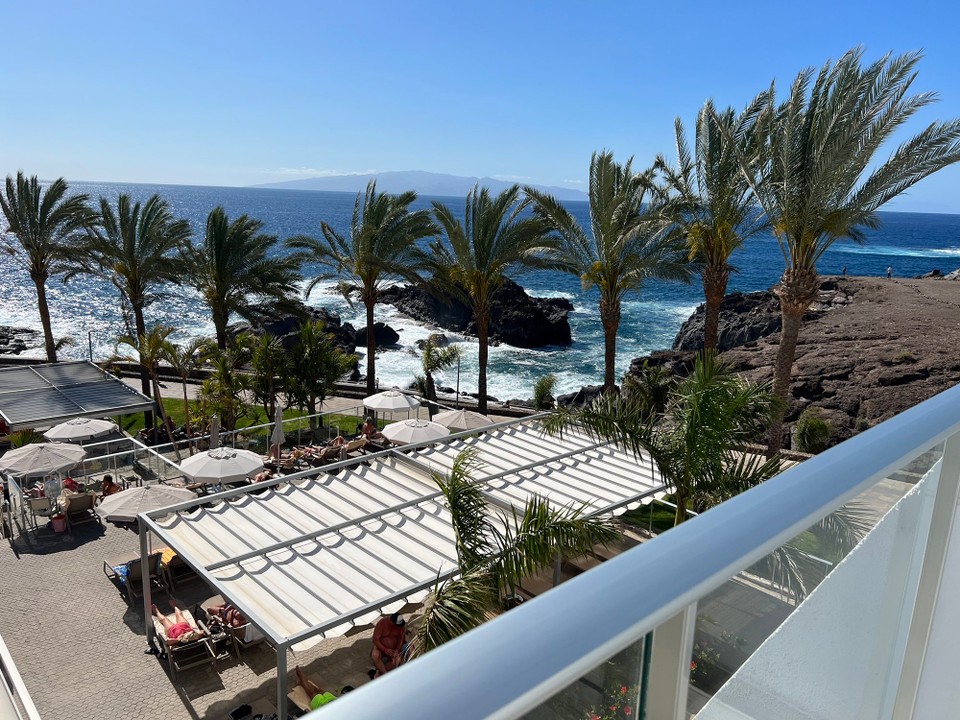 Spanien - Adeje - Blick vom Balkon auf La Gomerra