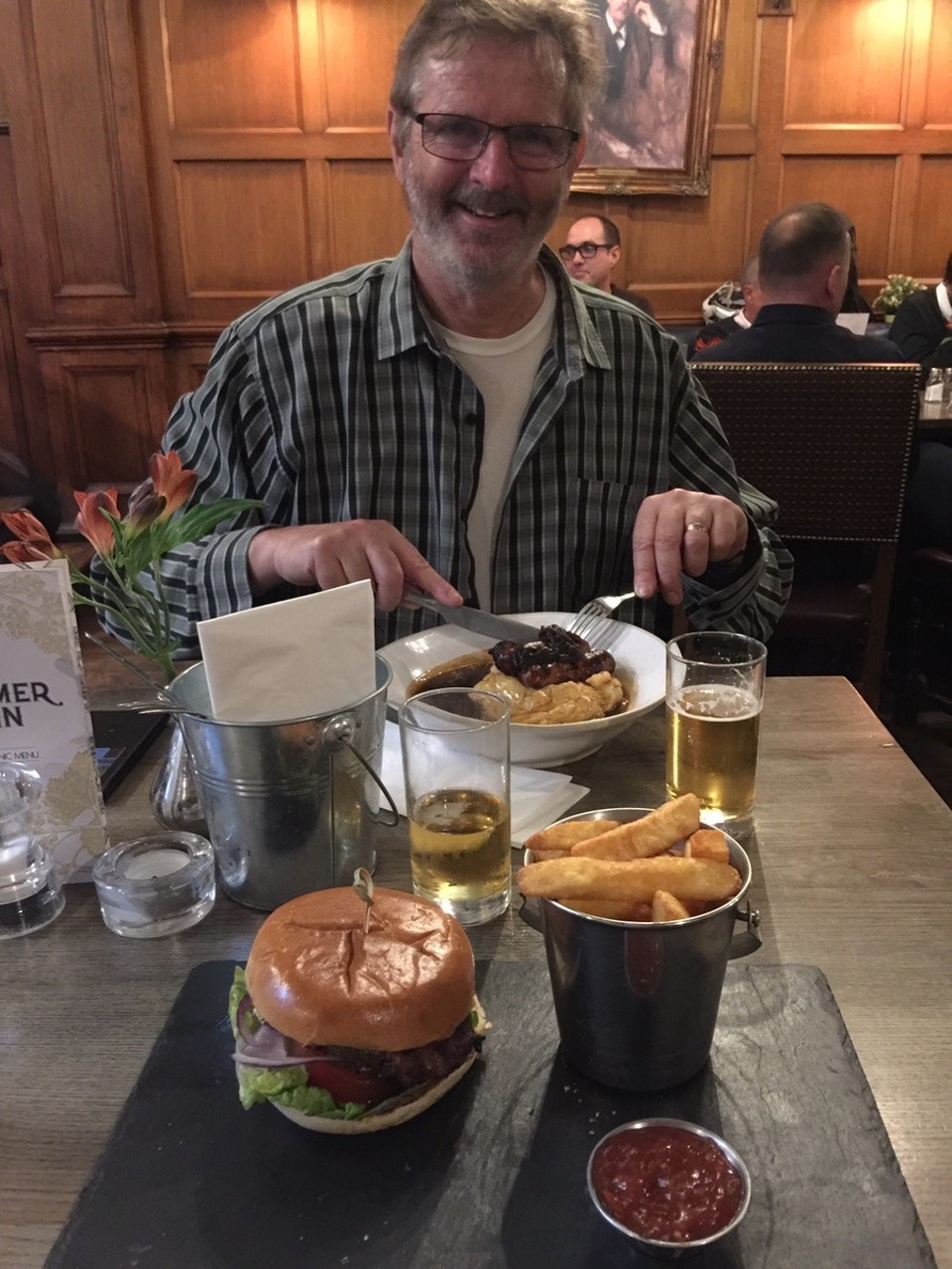  - United Kingdom, London - British pub meal