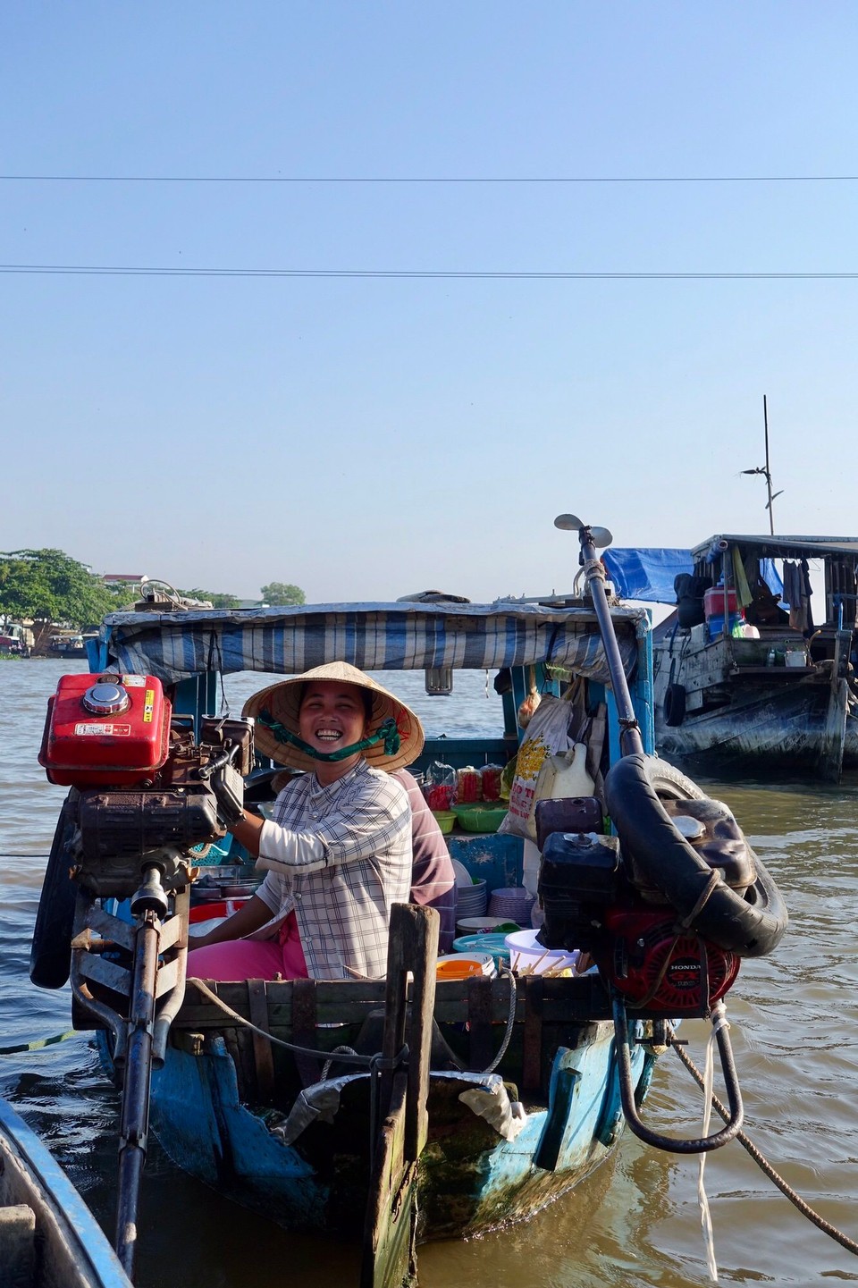 Vietnam - Can Tho - Frokosten (nudelsuppe) ble servert av denne blide dama. 