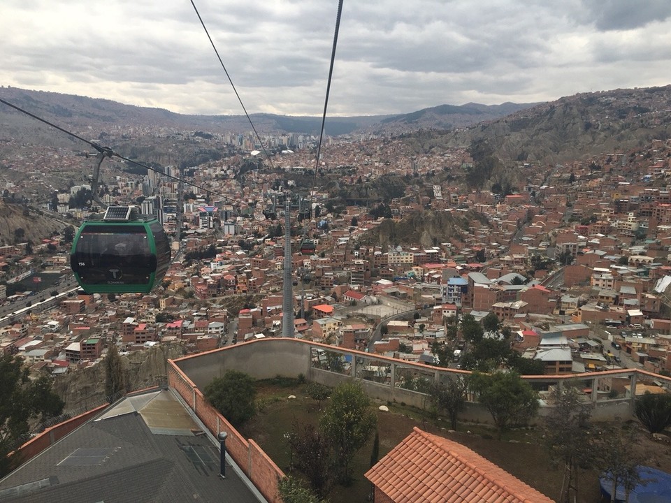 Bolivien - La Paz - Seit ein paar Jahren wird von einer österreichischen und einer schweizer Firma der ÖV gebaut.  