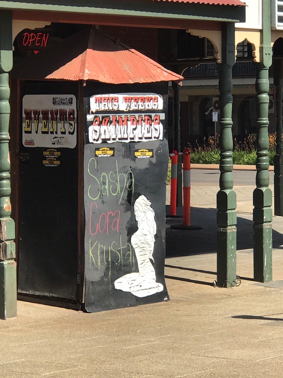  - Australia, Boulder, Kalgoorlie - Tonight's skimpy's 
