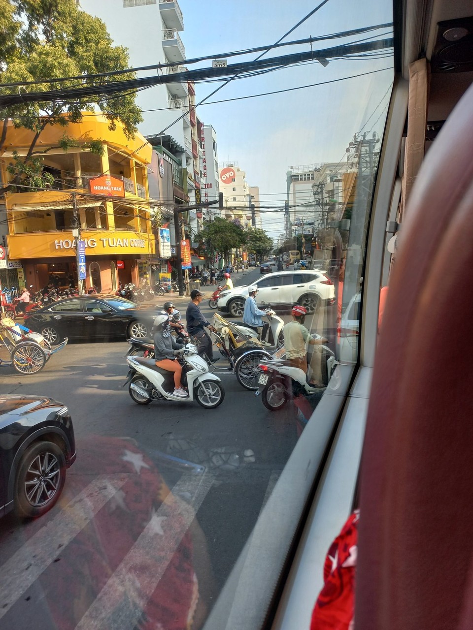 Vietnam - Nha Trang - Überall kurven Motorräder herum.