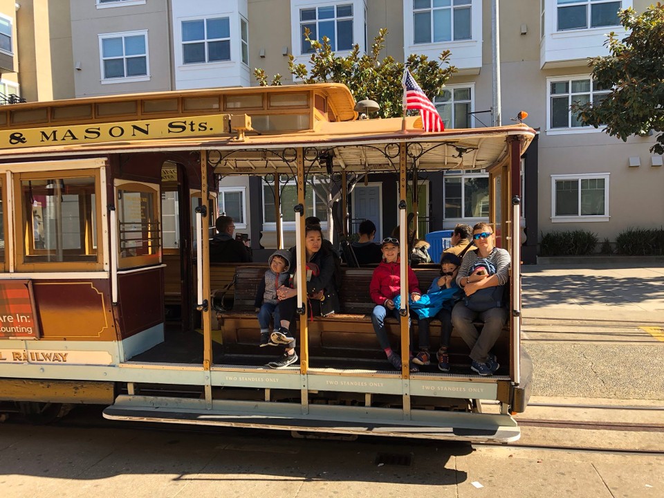 Vereinigte Staaten - San Francisco - Wir steigen in die Powell Mason Linie ein und fahren bis zum Museum.