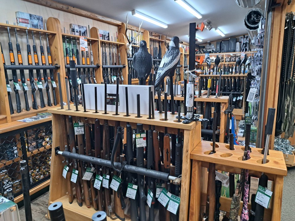 Neuseeland - Kerikeri - Im Jagd und Fischerei Shop musste ich Gas kaufen 