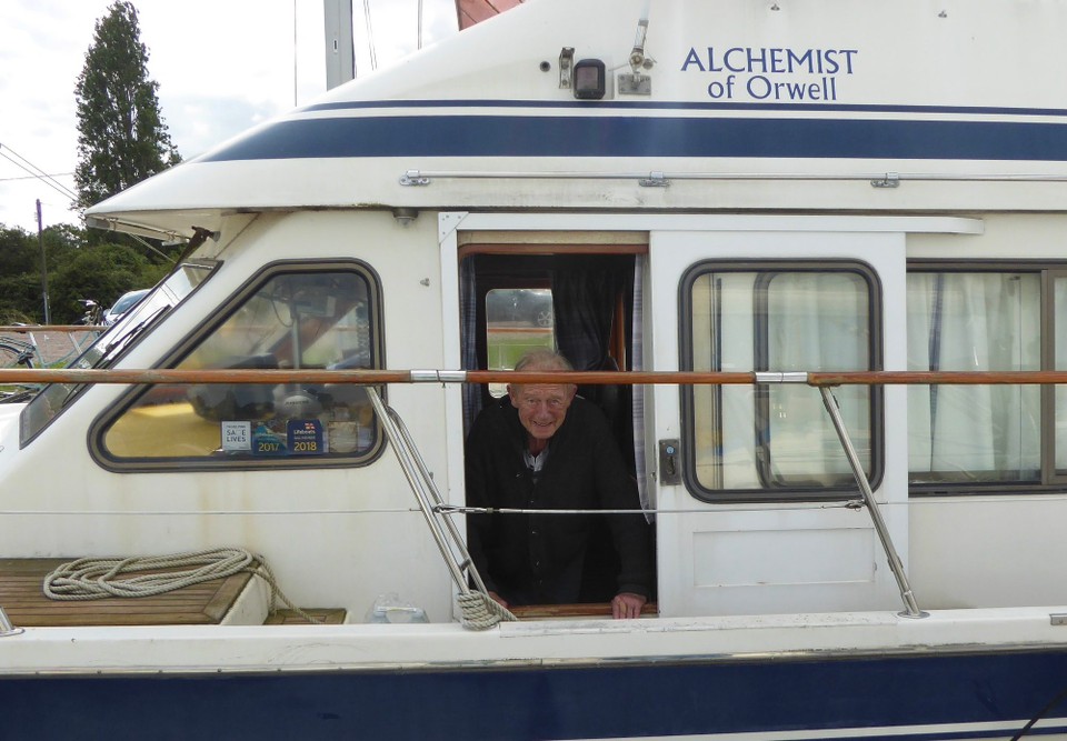 United Kingdom - Walton On The Naze - …with Alf on Alchemist as a neighbour.