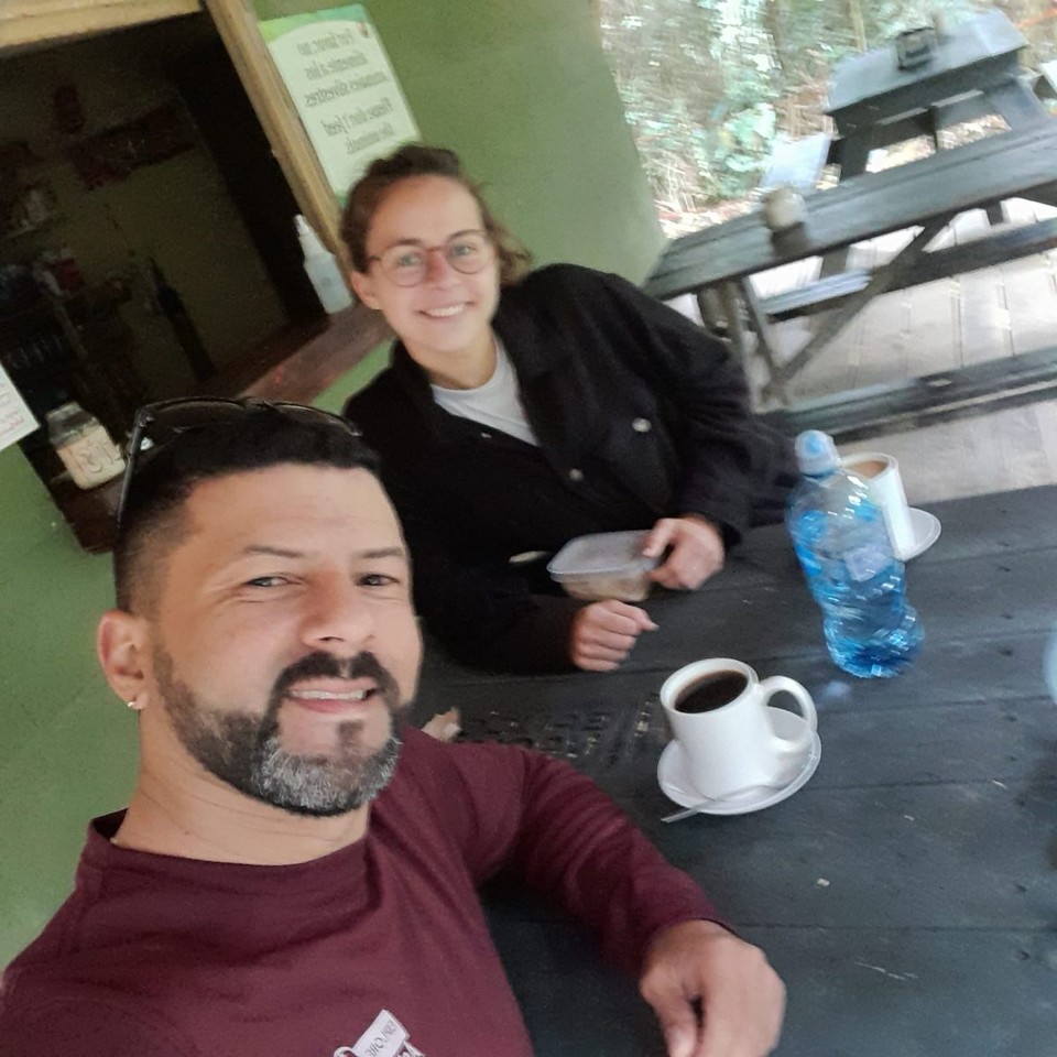 Costa Rica - Pérez Zeledón - Nach Kilometer 7 und somit knapp der Hälfte des Weges gibt es eine kleine Raststation - erstmal frühstücken 🥣 ☕️ 