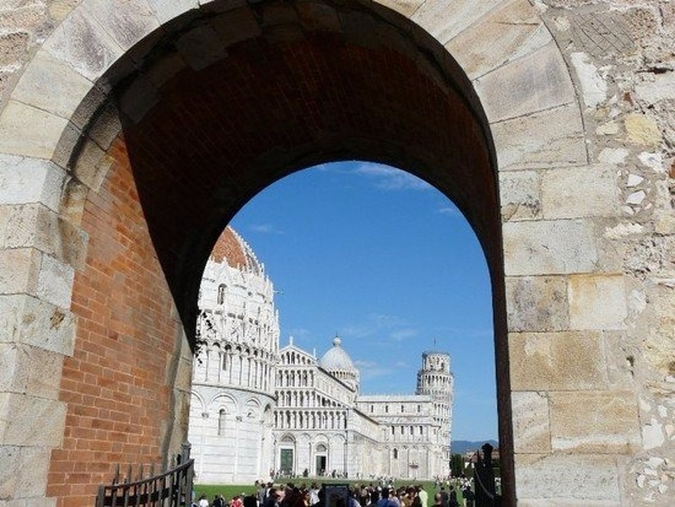 Italy - Pisa - the Piazza through Porta Nuova