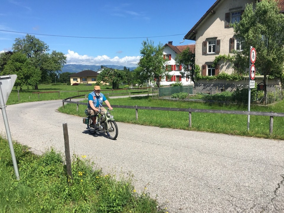Österreich - Röthis - Es fährt wieder. Weiter geht's.