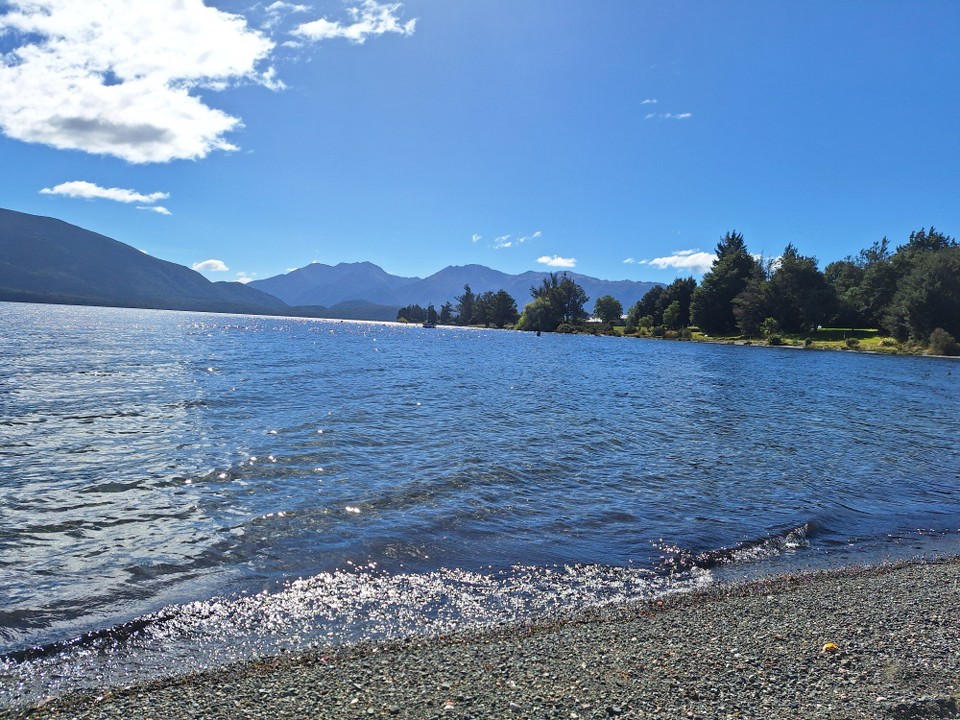 Neuseeland - Te Anau - Im Hintergrund die ersten Ausläufer der Fjordlandschaft