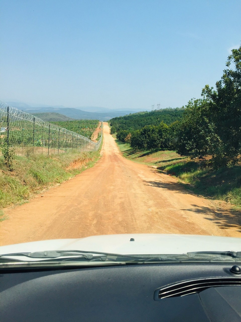 Südafrika -  - Straße von und zur Chestnut Lodge 