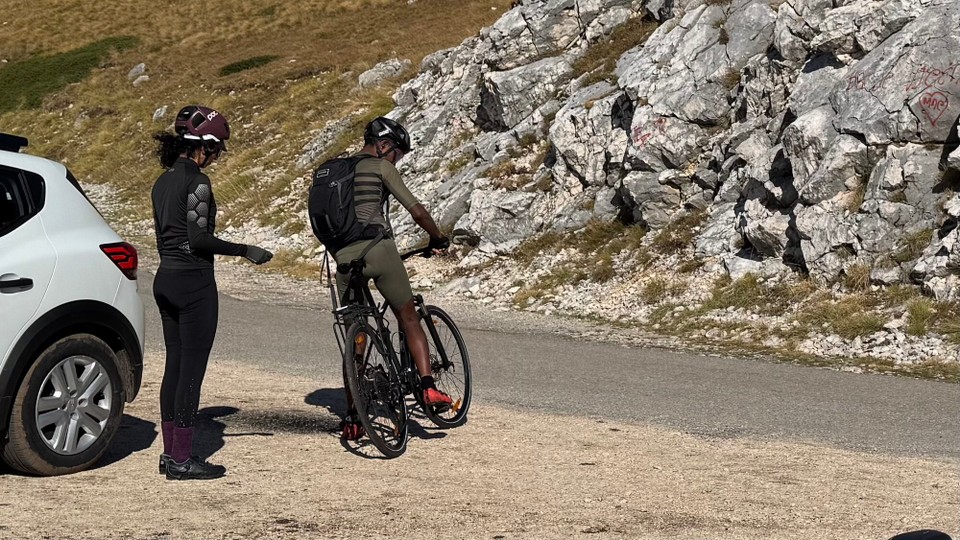 Montenegro - Plužine - Zu Felix seiner Frage, es gibt hier keine Radwege, aber auch viele Wagemutige.