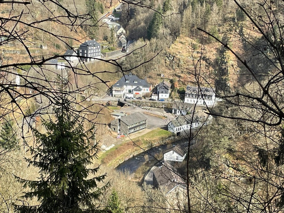 Deutschland - Monschau - Da müssen wir zum Abschluss noch runter - und nachher auch wieder rauf 😂.