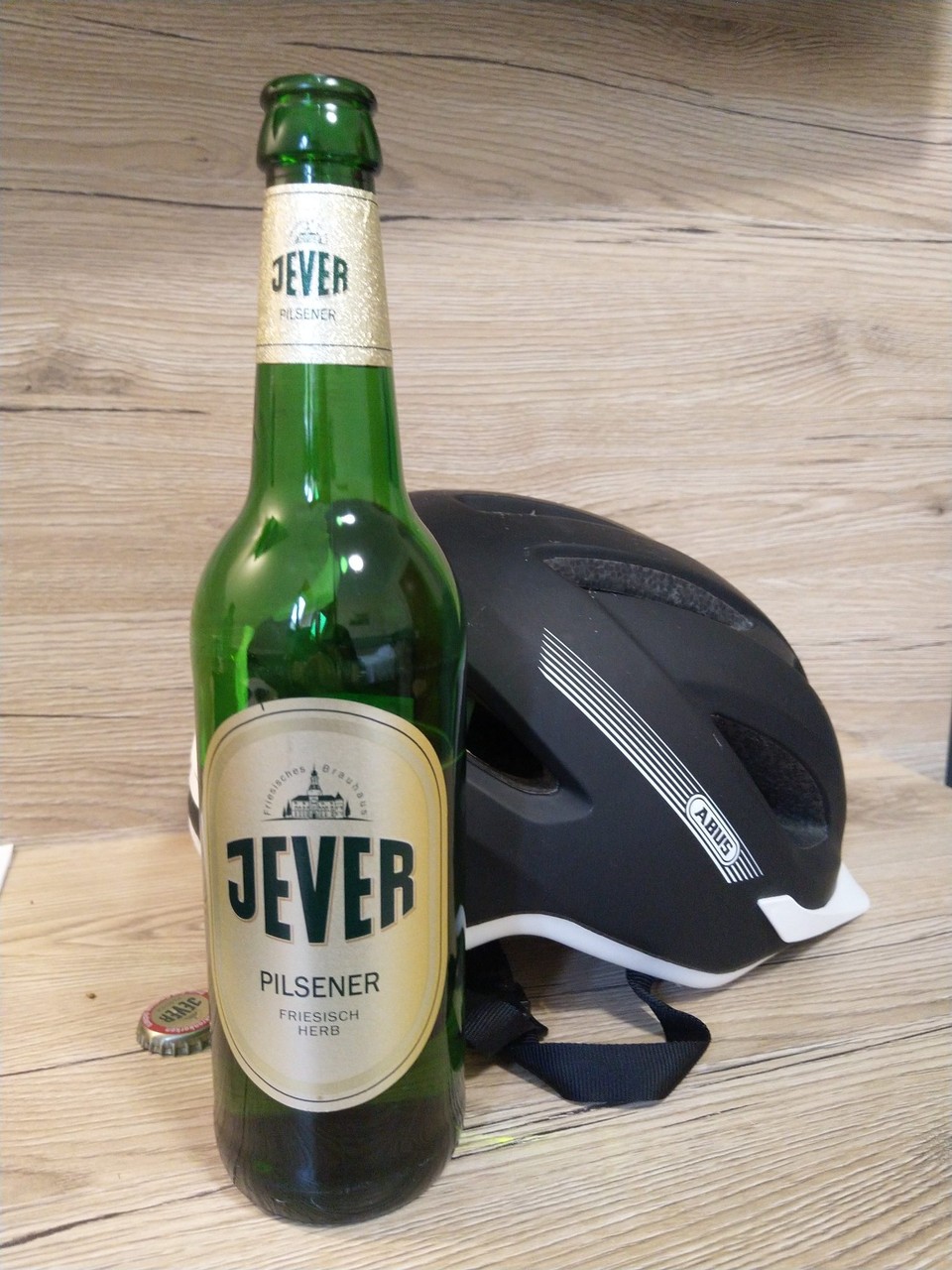 Deutschland - Cuxhaven - Jetzt gibt's noch ein feines Jever und dann gehe ich früh schlafen. Muss morgen fit sein.