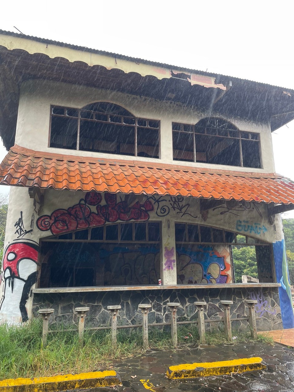 Costa Rica -  - … und ein Spaziergang durch das Städtchen Santa Elena gemacht 

Abendessen gibt es in dieser Pizzeria wohl keines mehr 🍕 ❌ 