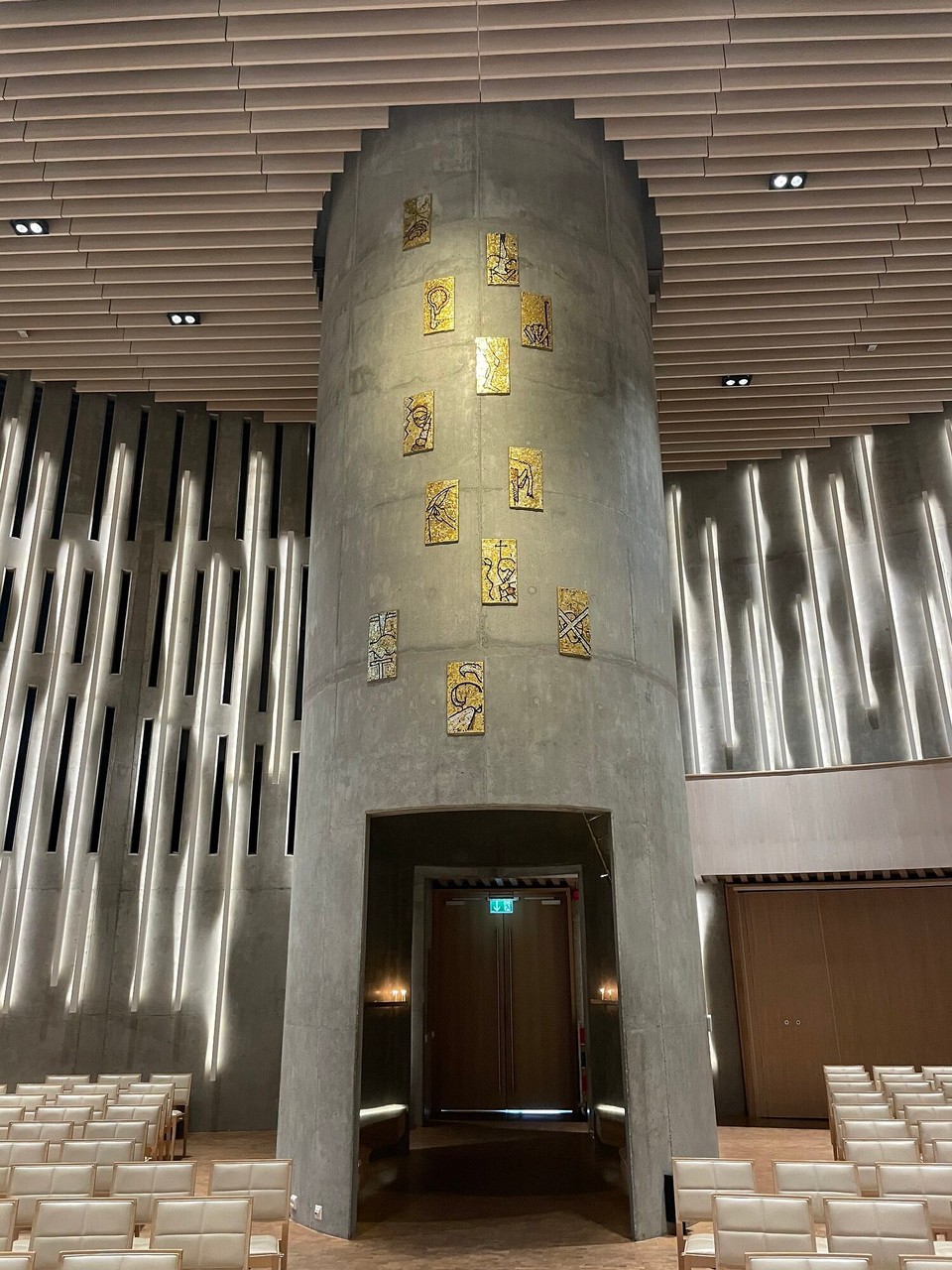 Norwegen - Kvalsund - Der Turm mit den Aposteln 