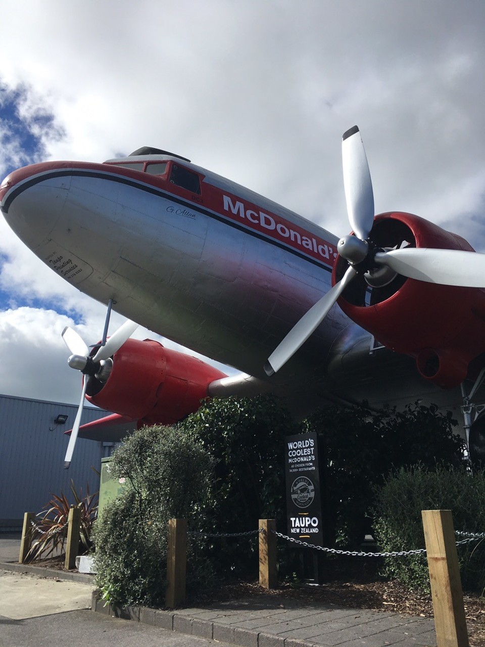 Neuseeland - Taupo - Und natürlich gibt es in Taupo das beliebteste mc Donalds auf dem Planeten. Vermutlich weil das Flugzeug im Vorgarten steht.... 😉