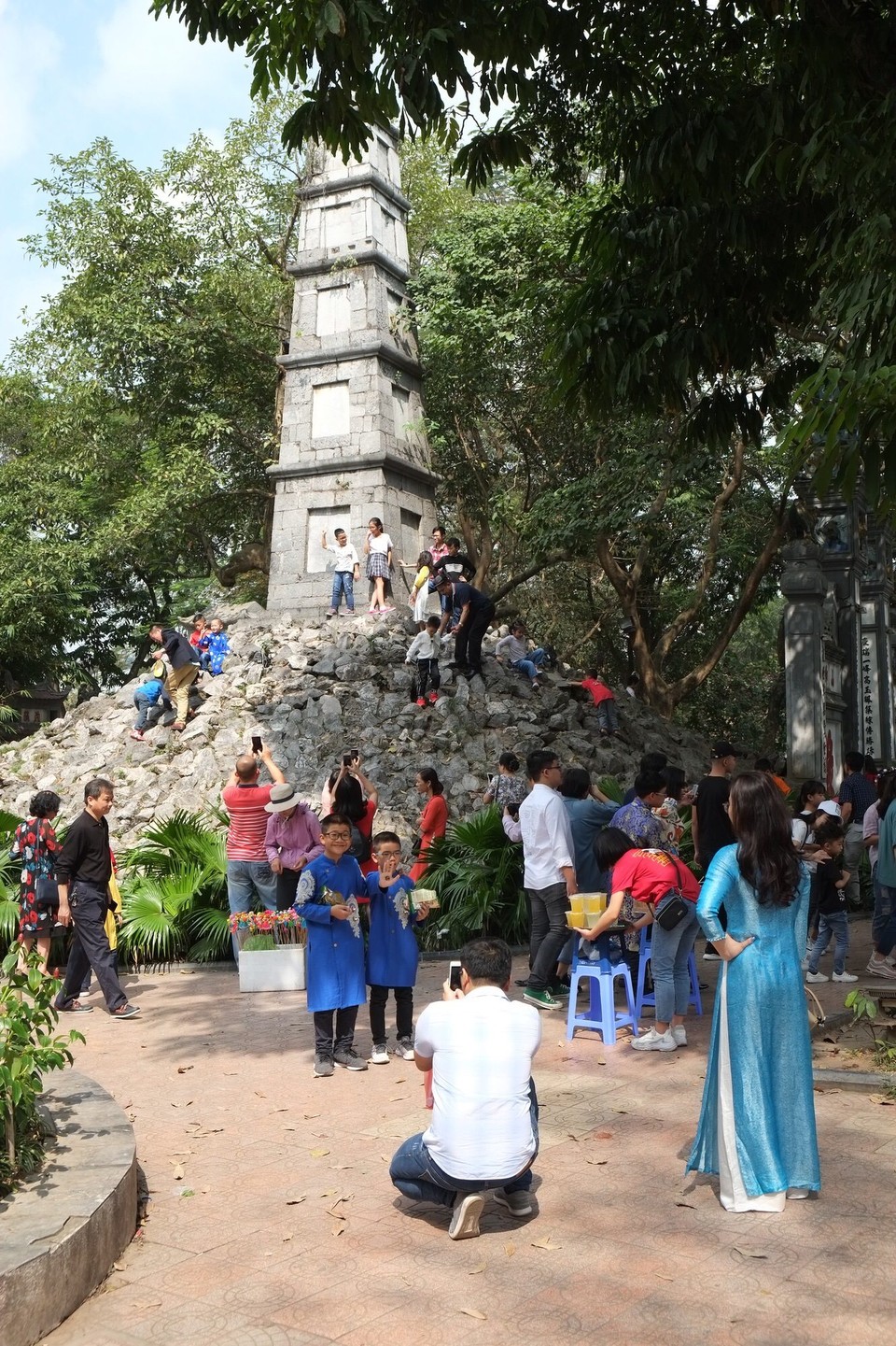 Vietnam - Hanoi - ... und fotografiern sich dann gegenseitig aus allen Winkeln. 