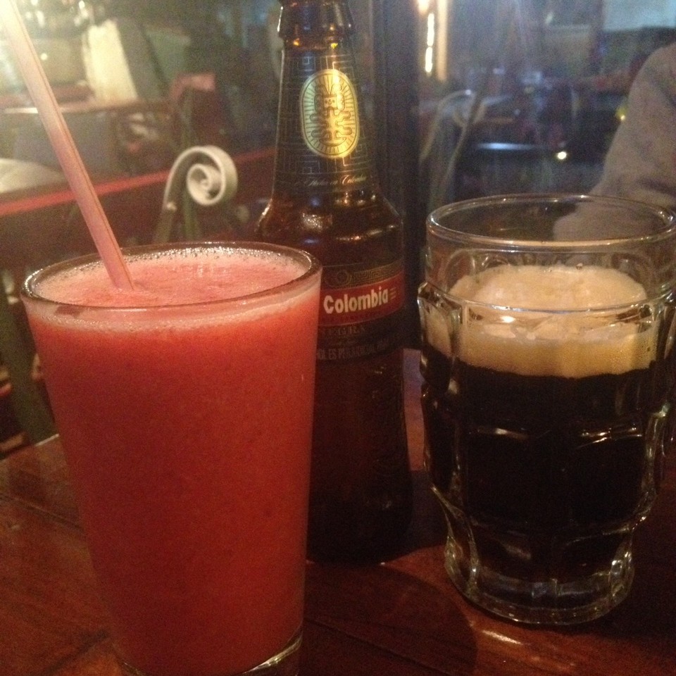 Colombia - Villa de Leyva - Erbeersaft und Club Colombia Negra (Bier)