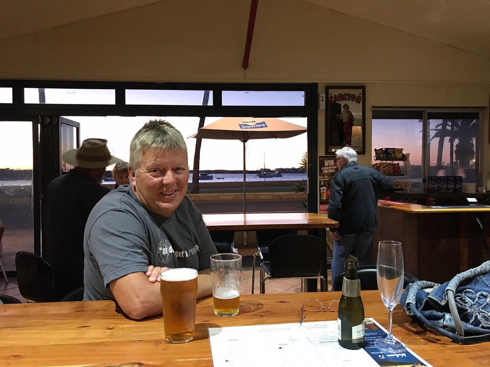  - Australia, Carnarvon - Pub with a view .. Carny hotel