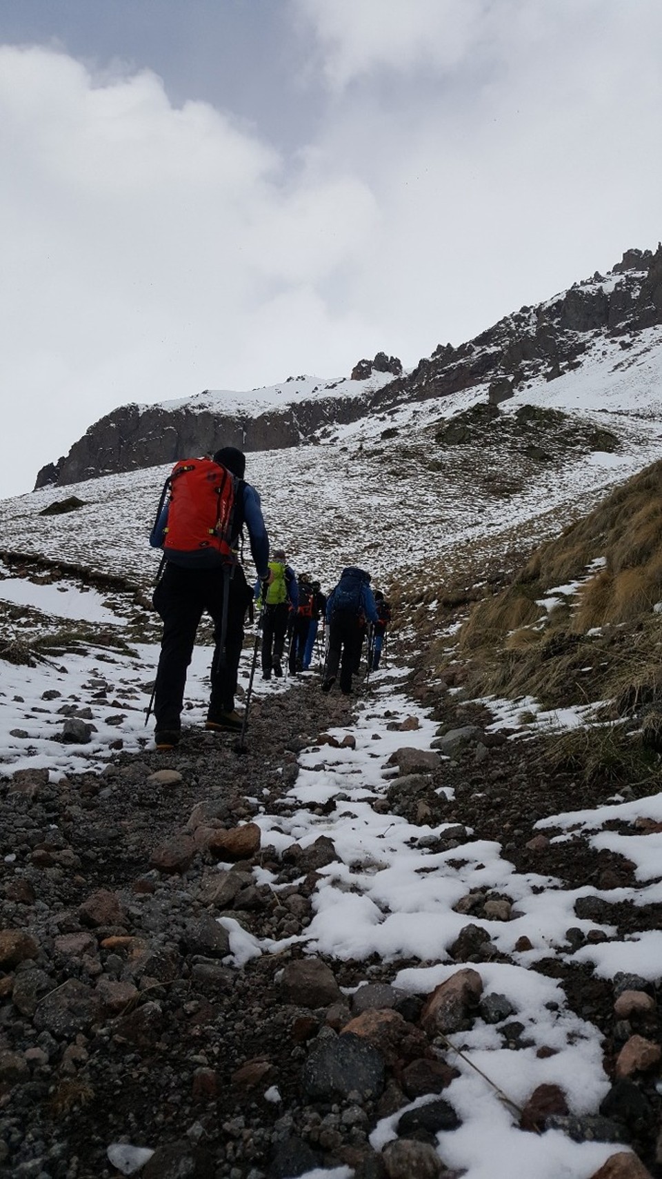  - Vodopad "Devichyi Kosy" - .....und steigerte sich stetig.  Nun zahlte sich die North Face connection aus 🤗 - Joe