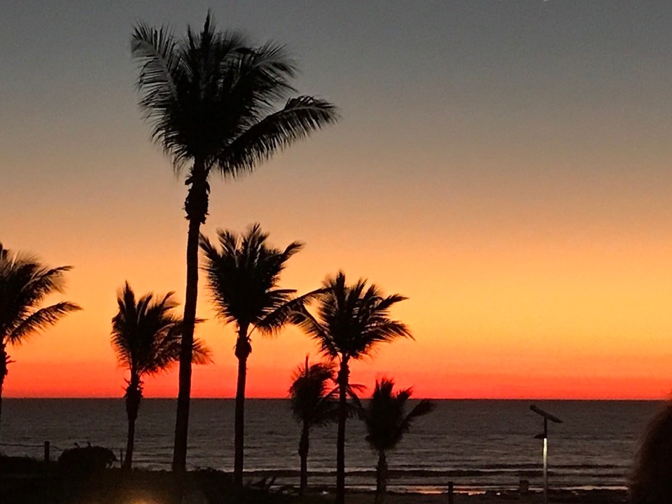  - Australia, Cable Beach, Broome - Sunset from sunset bar and grill.. peeps like their sunsets!