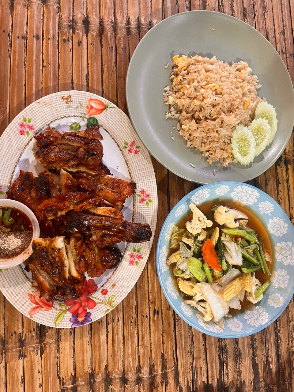 Thailand - Ko Lanta - Craving some bbq food and omg did this deliver. Some of the best food I’ve had out here for sure. 2 chicken legs, garlic fried rice and veggies for £3. Wish we found this earlier so we could have gone there more than once. Booked our bus to Bangkok for tomorrow, 18 hour journey :( 