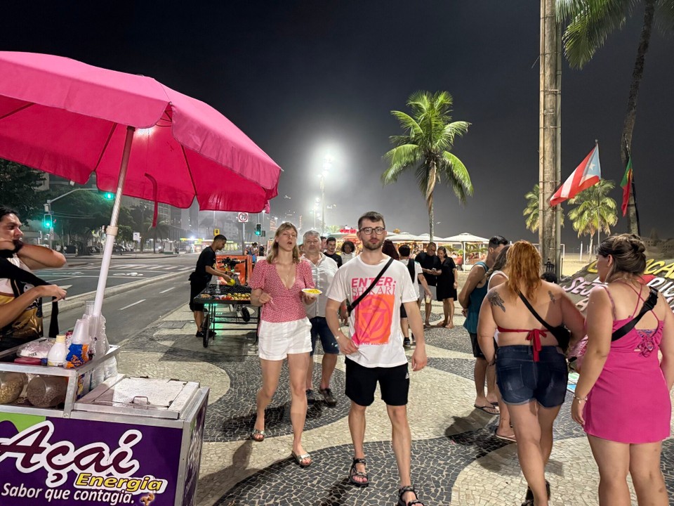 Brasilien - Rio de Janeiro - Leben bis spät in die Nacht. Hier gibts auch gesunde Dinge 🌽 ….